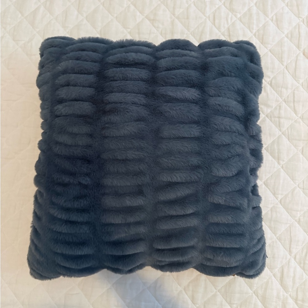 Lola Blankets square pillow - slate blue